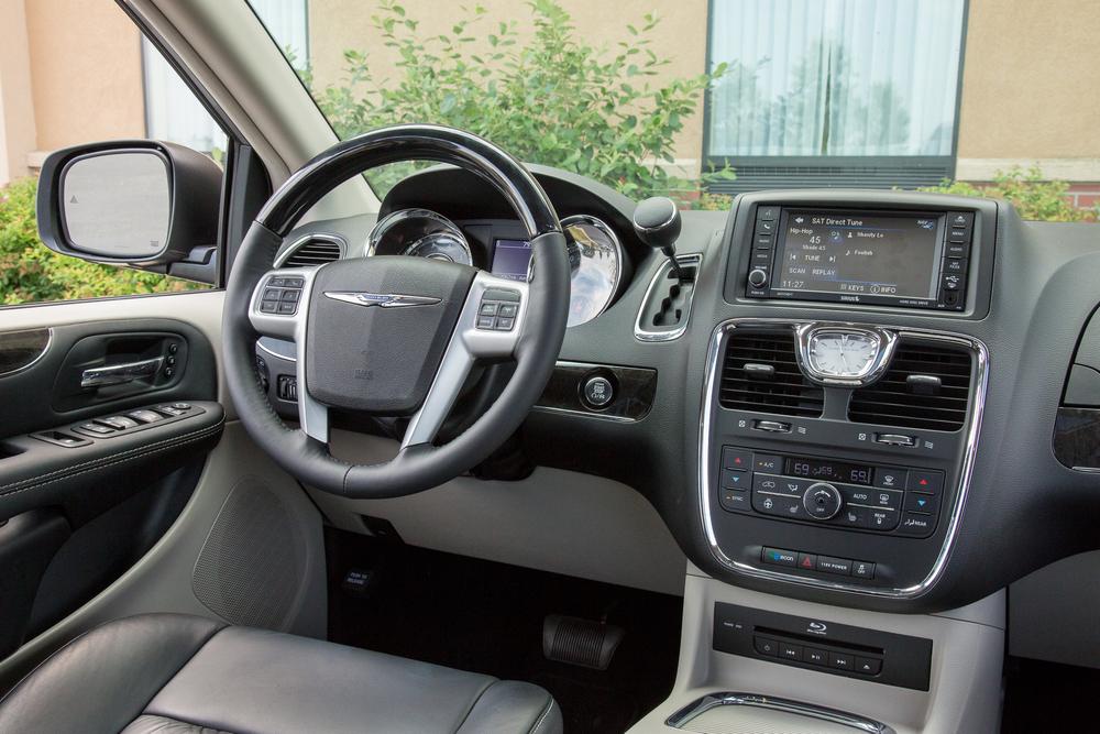 2015 Chrysler Town & Country;