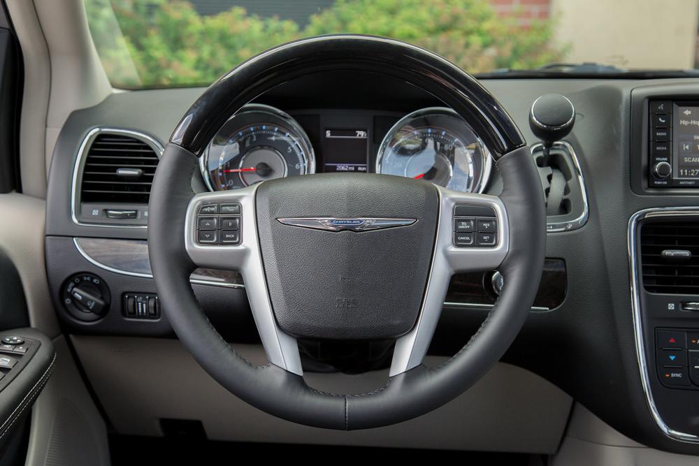 2015 Chrysler Town & Country;