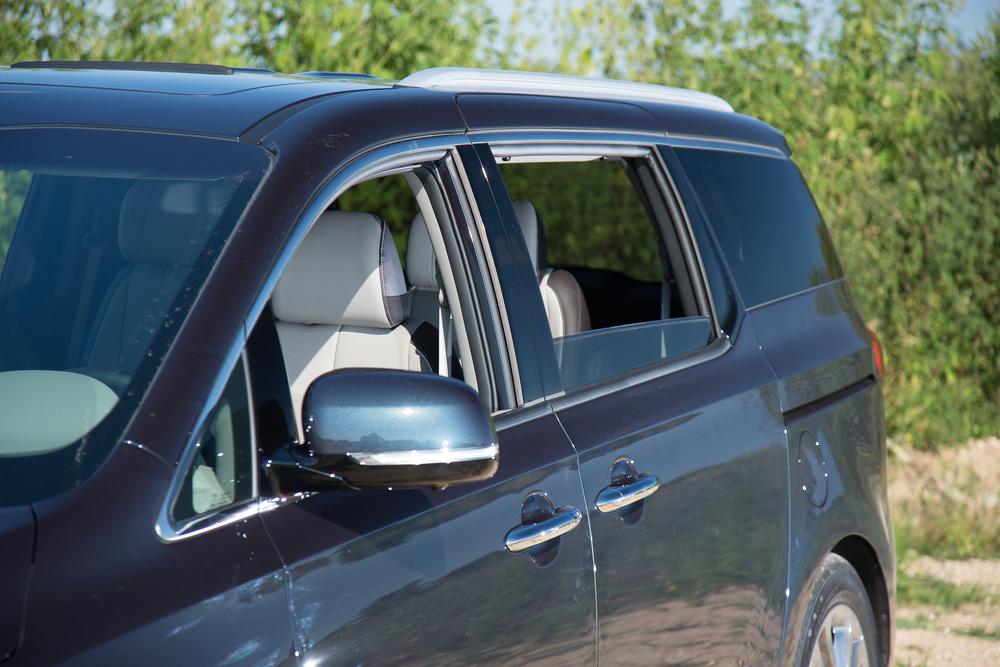 2015 Kia Sedona;