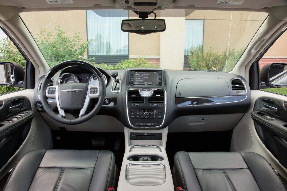 2015 Chrysler Town & Country;