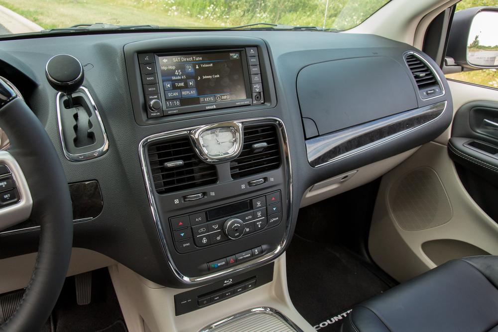 2015 Chrysler Town & Country;