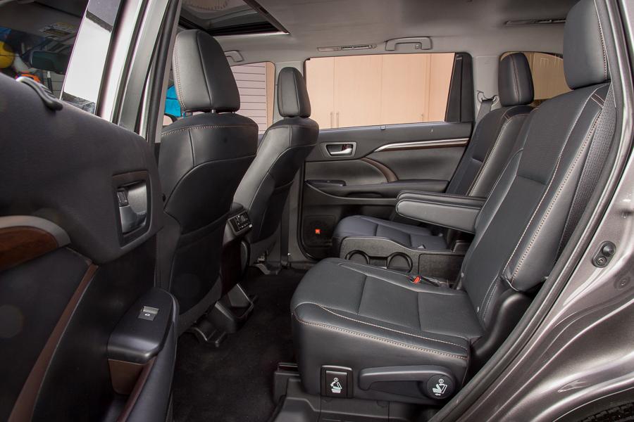 Which 2016 Three-Row SUVs Offer Second-Row Captain's ... Which 2016 Three-Row SUVs Offer Second-Row Captain's ...