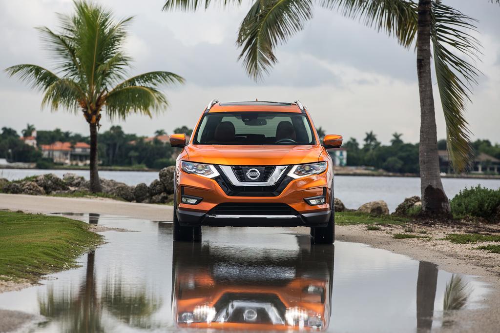 2017_Nissan_Rogue_SL_08.jpg