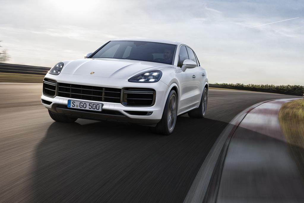 19_Porsche_CayenneTurbo_MFR_01.jpg