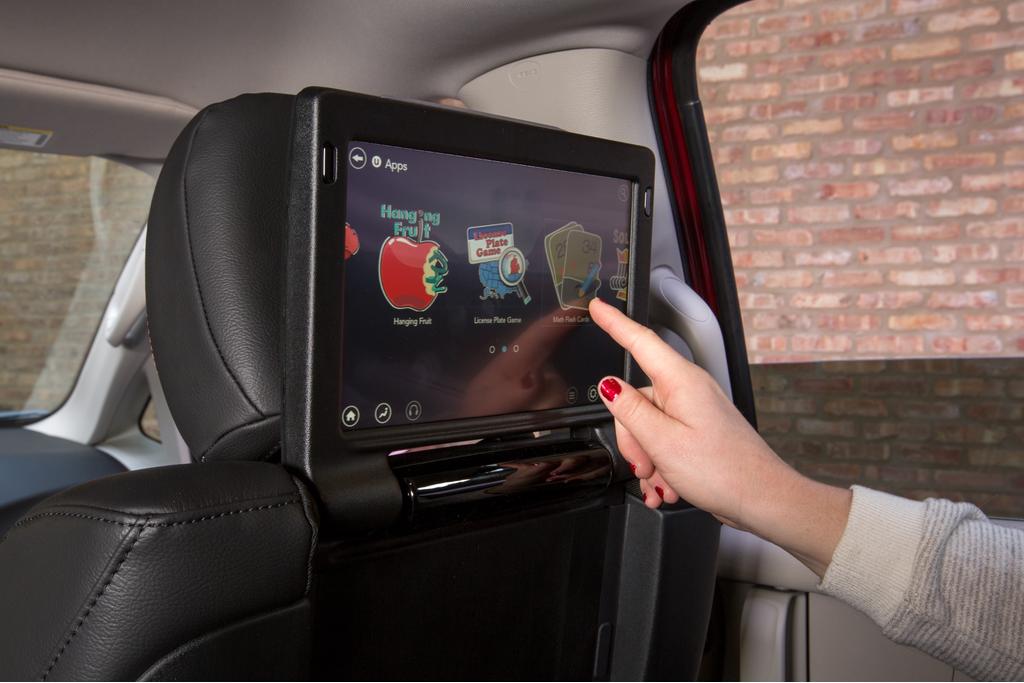 17Chrysler_Pacifica_CARSCOM_AC_49.jpg