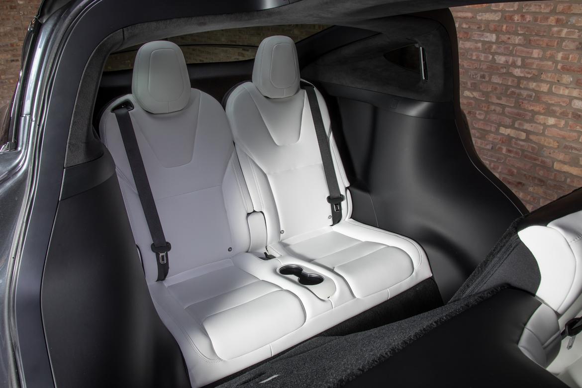 77-tesla-model-x-2018-interior--third-row.jpg