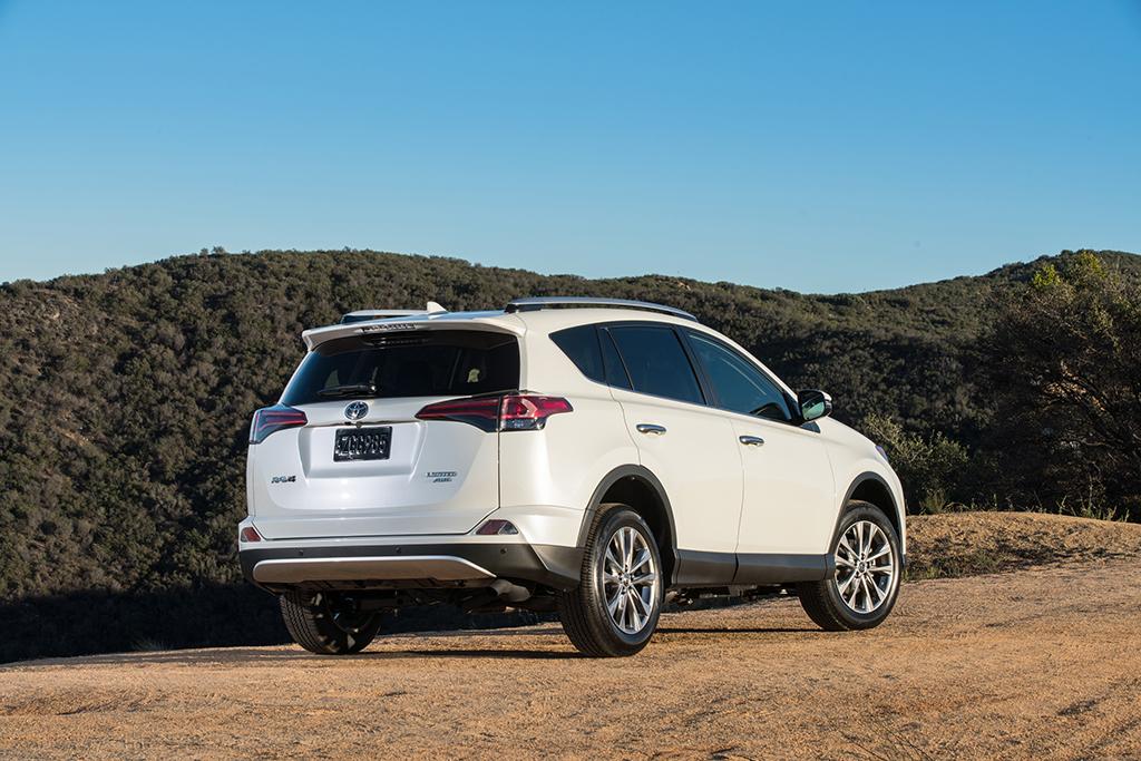 2017 Toyota Rav4 What S Changed News Cars 17 Toyota Rav4 Oem Jpg