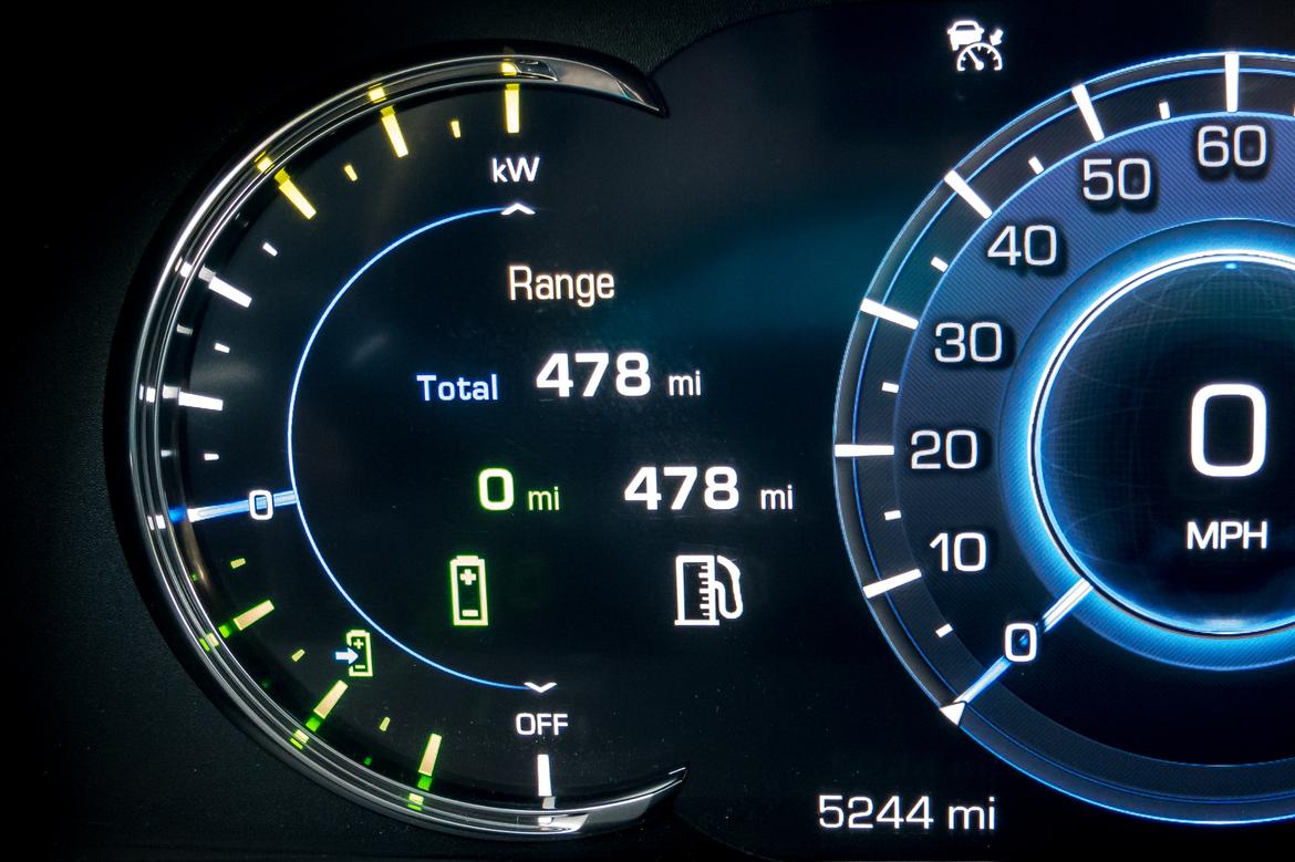 06-cadillac-ct6-hybrid-instrument panel-interior.jpg