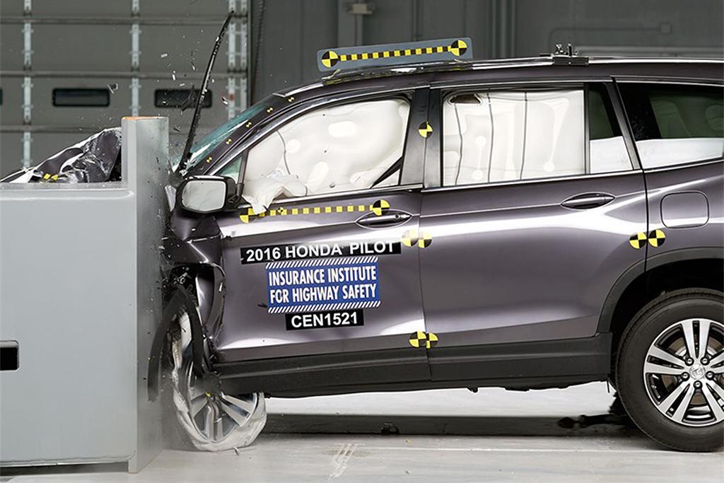 Iihs Names 2016 Honda Pilot Top Safety Pick Plus News Cars 16 Honda Pilot Top Safety Pick Plus Copy Jpg