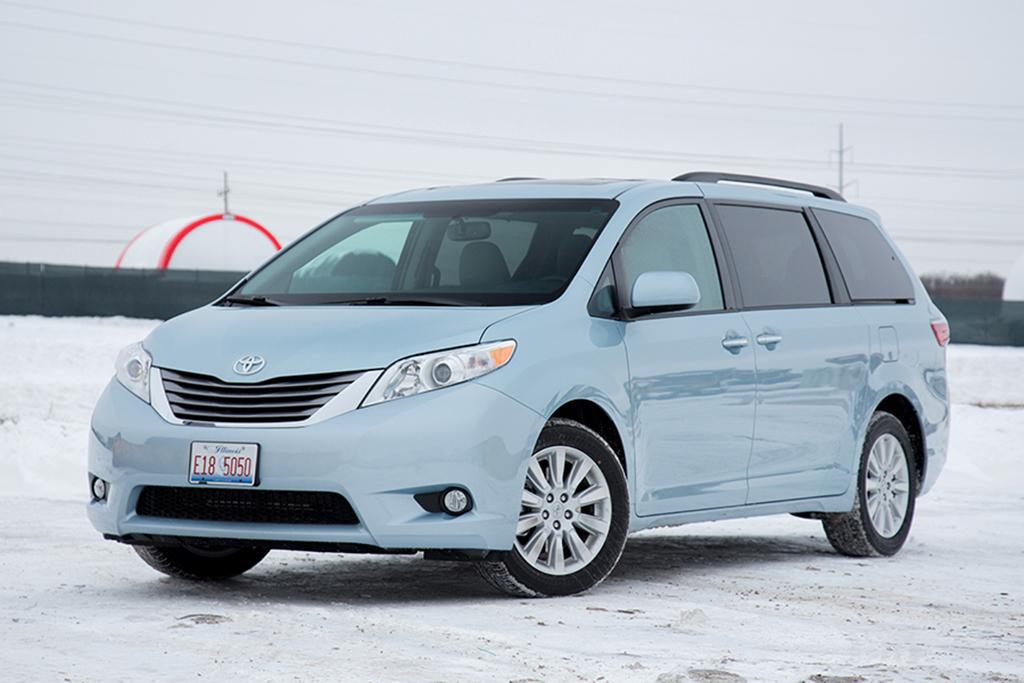 16Toyota_Sienna_ES_1.jpg