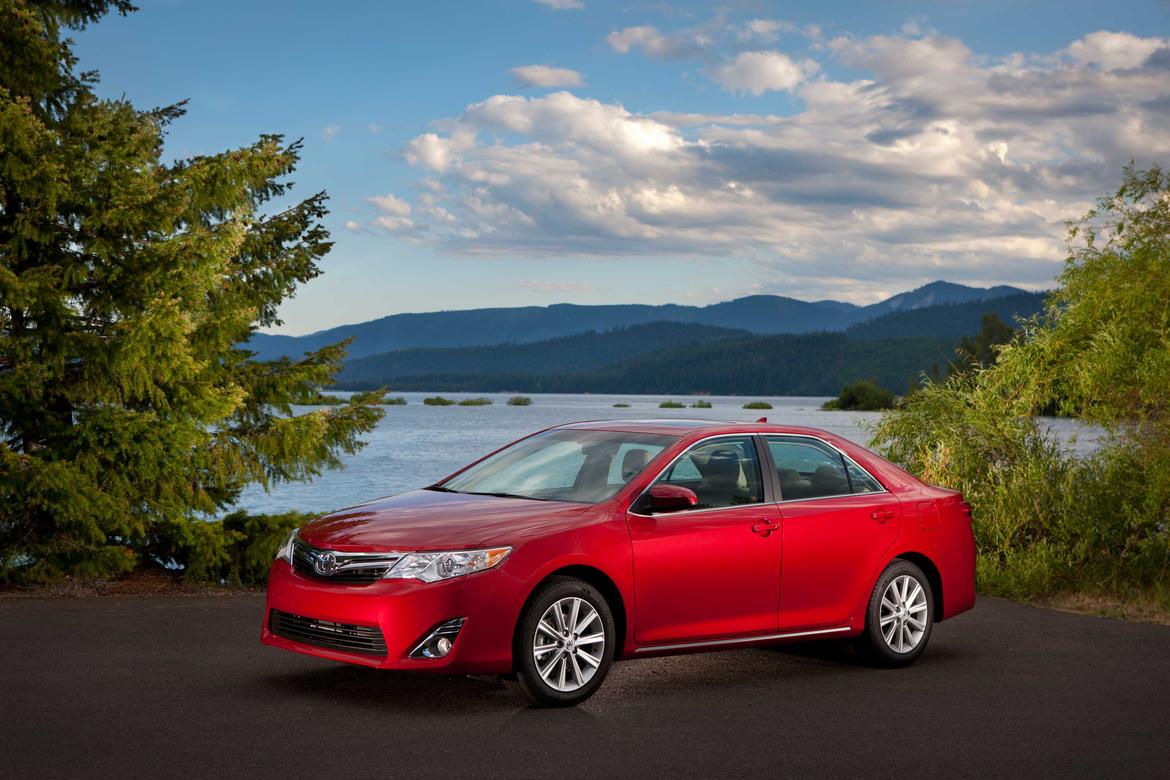 2013_ToyotaCamrySE002.jpg