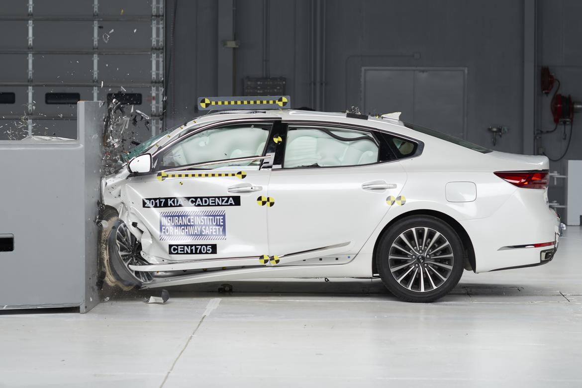 2017 Kia Cadenza Earns Top Safety Rating News Cars 2017 Kia Cadenza Crash Test Jpg