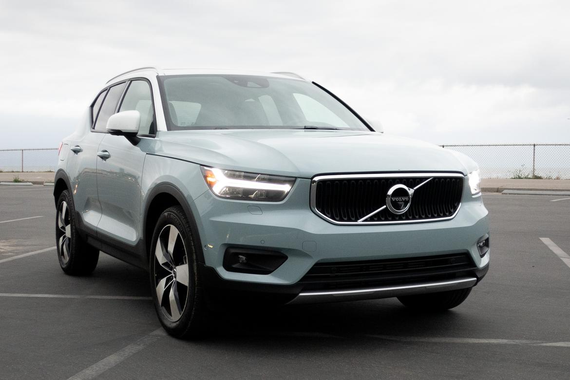 01-<a href=https://www.autopartmax.com/used-volvo-engines>volvo</a>-xc40-2019-bw.jpg