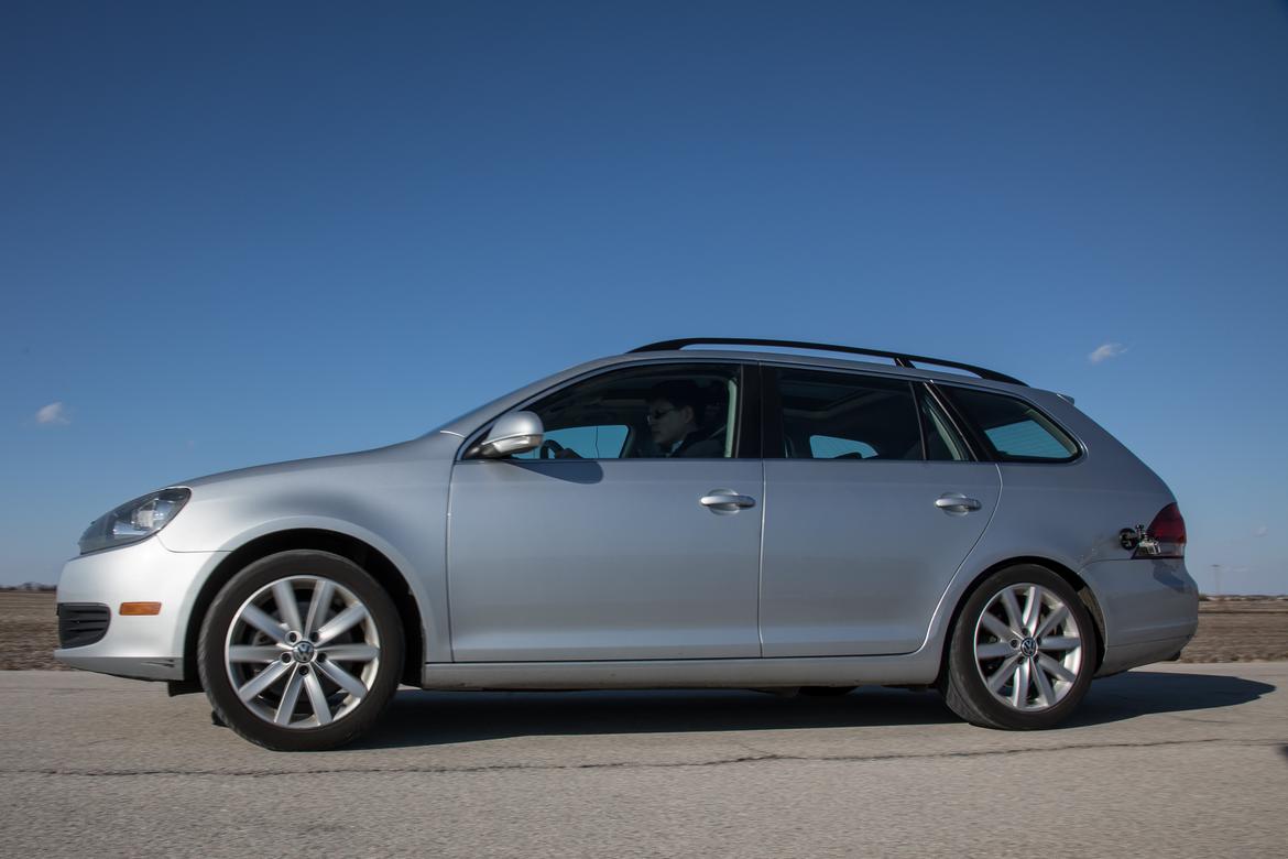 11-volkswagen-jetta-sportwagen-2013-dynamic-exterior-silver.jpg