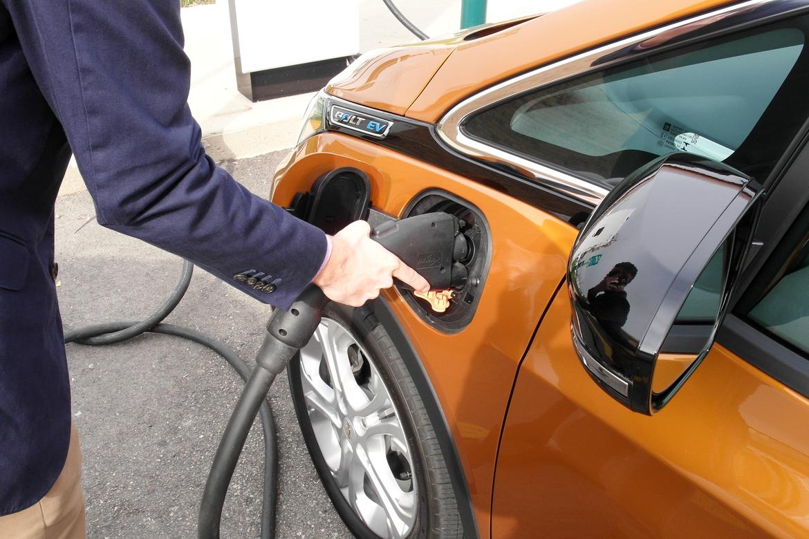 17-Chevrolet_Bolt_EV_JW.jpeg