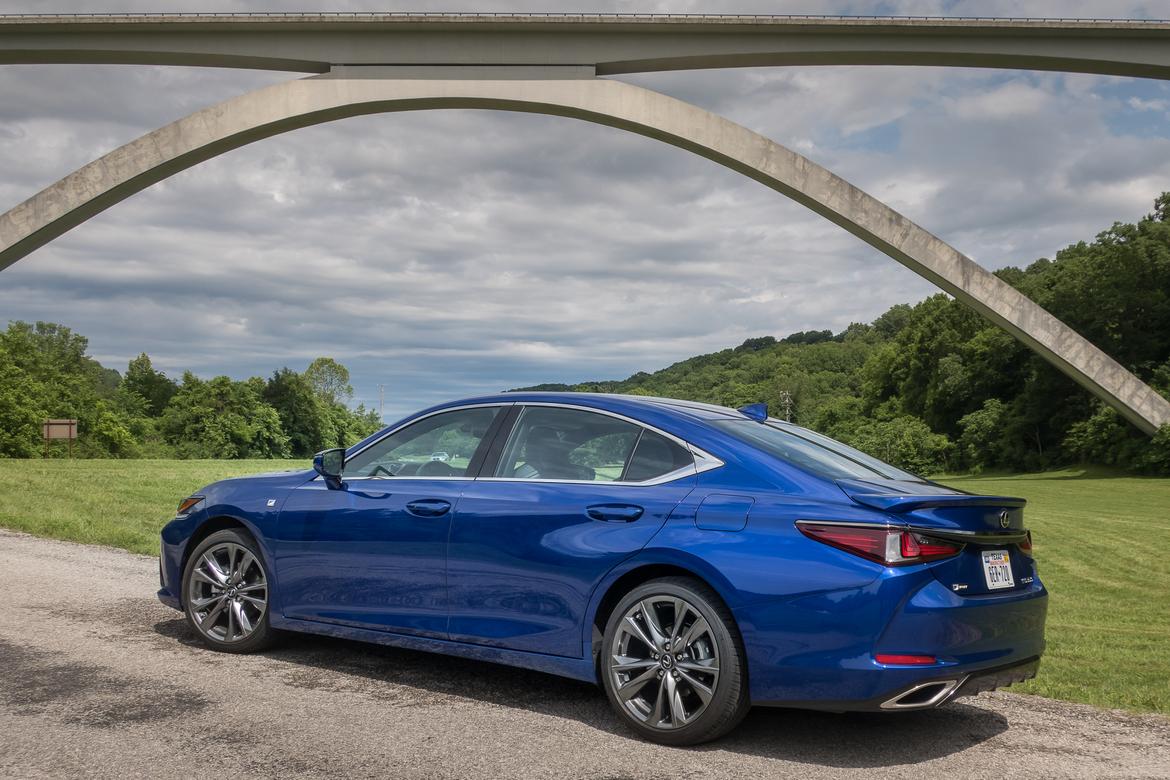 04-<a href=https://www.autopartmax.com/used-lexus-engines>lexus</a>-es-350-f-sport-2019-blue--exterior--rear-angle.jpg