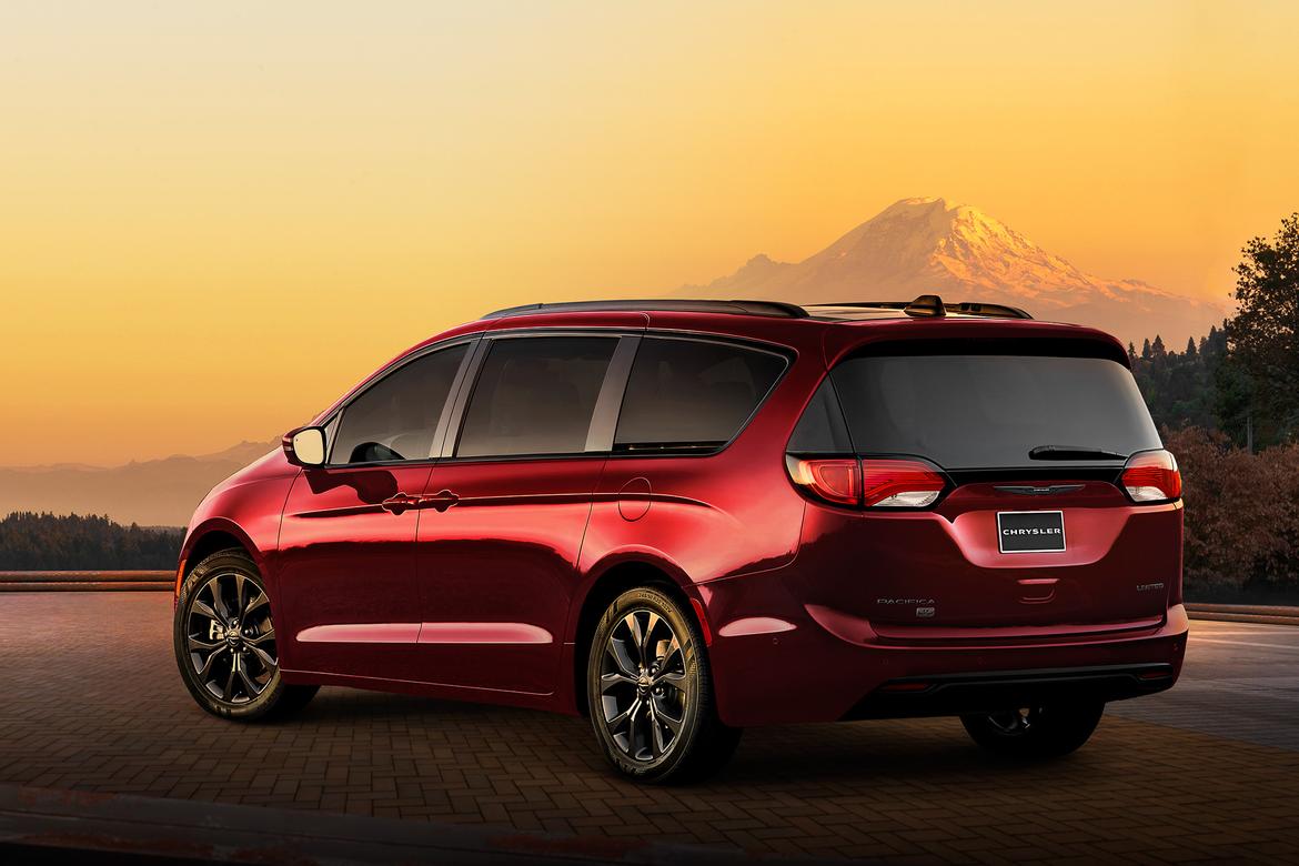 01-<a href=https://www.sharperedgeengines.com/used-chrysler-engines>chrysler</a>-pacifica-2019-angle--dusk--exterior--mountains--rear