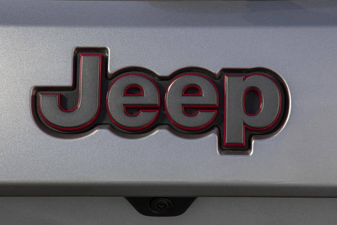 17Jeep_Grand-Cherokee-Trailhawk_19.jpg