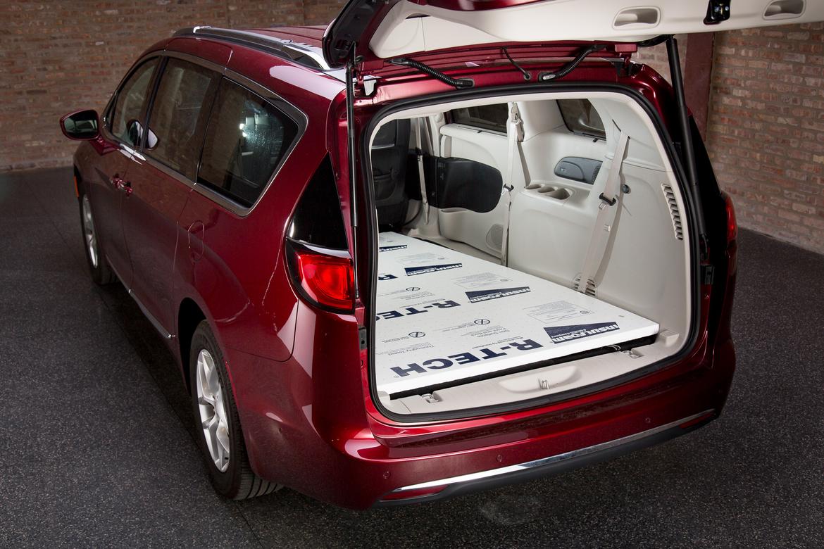 17Chrysler_Pacifica_CARSCOM_ES_05.jpg