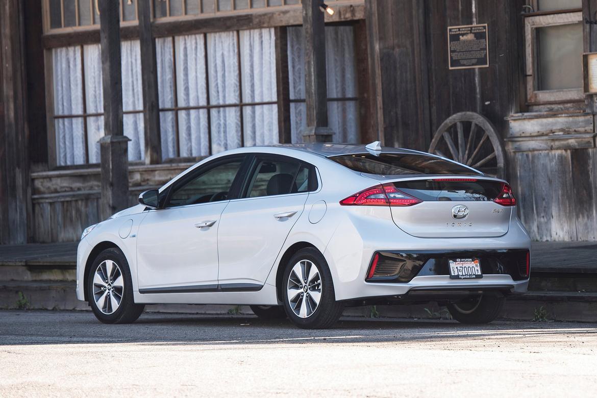 large-32848-2019ioniqplug-inhybrid.jpg