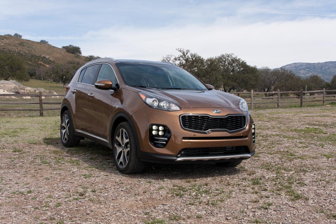 17Kia_Sportage_BW_06.jpg