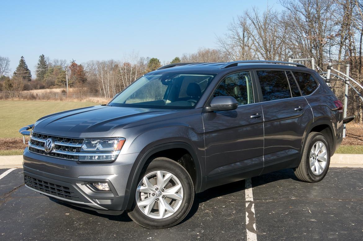 02-volkswagen-atlas-2.0t-2018-angle-exterior-front-grey.jpg