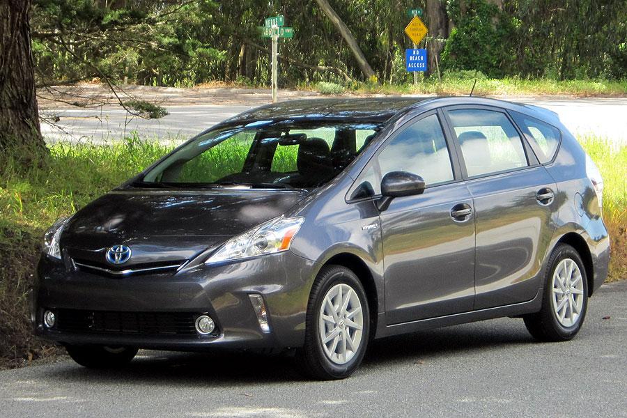 2013 Toyota Prius v - Our Review | Cars.com