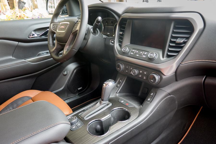 17GMC_Acadia_FM_22.jpg