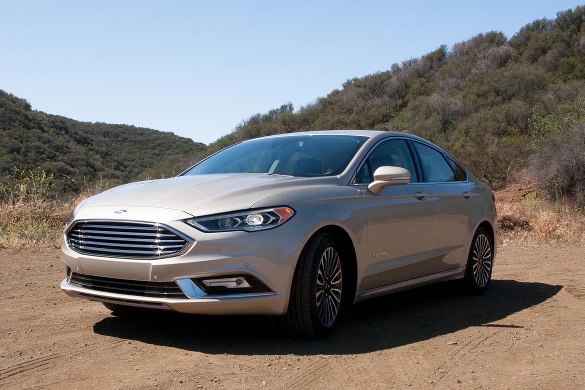17Ford_Fusion-Hybrid_BW.jpg