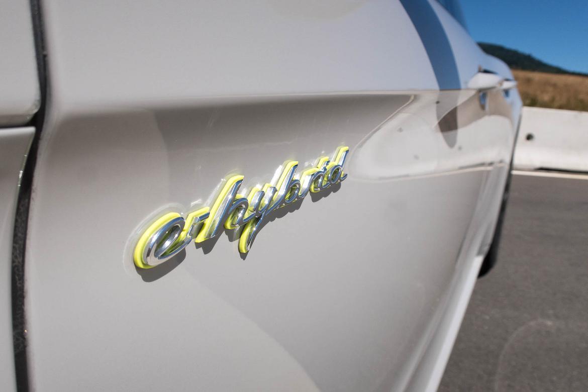 18Porsche_Panamera_Turbo_S_E-Hybrid_BW_36.jpg