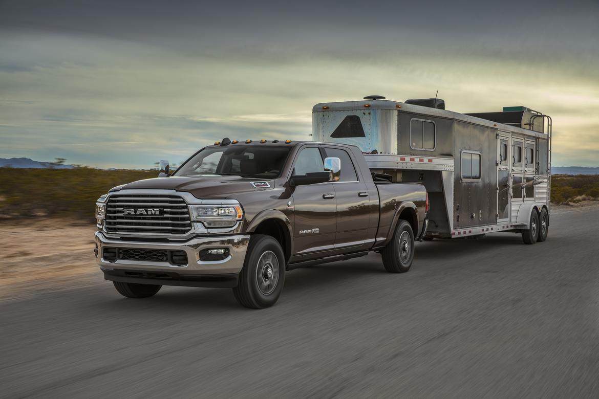 27-ram-2500-2019-angle--brown--dynamic--exterior--front--towing.