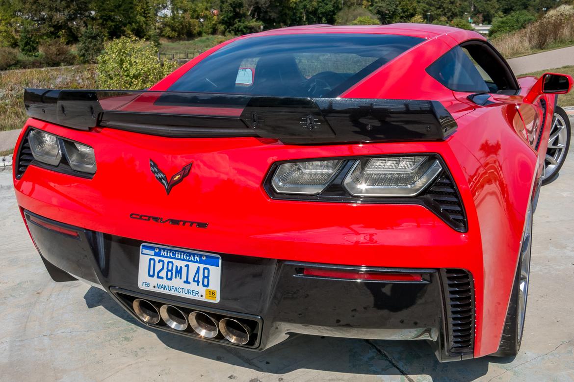 11-chevrolet-corvette-Z06-2018-exterior-rear-red-tailpipes.jpg