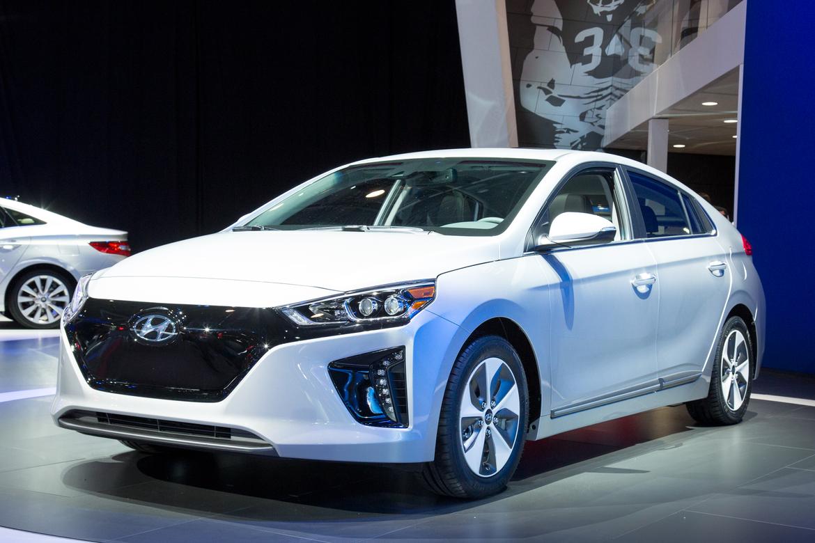 17Hyundai_Ioniq_Electric_AS_ES_01.jpg