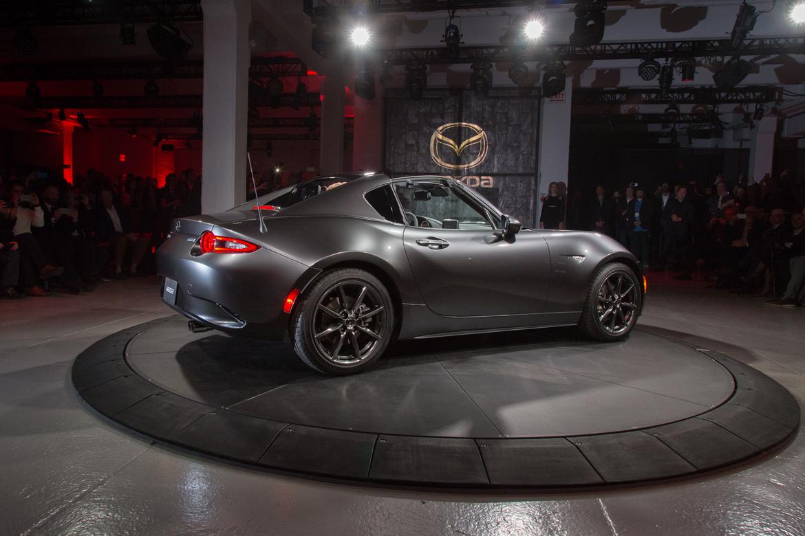 17Mazda_Miata-Hardtop-RF_AS_AC_17.jpg
