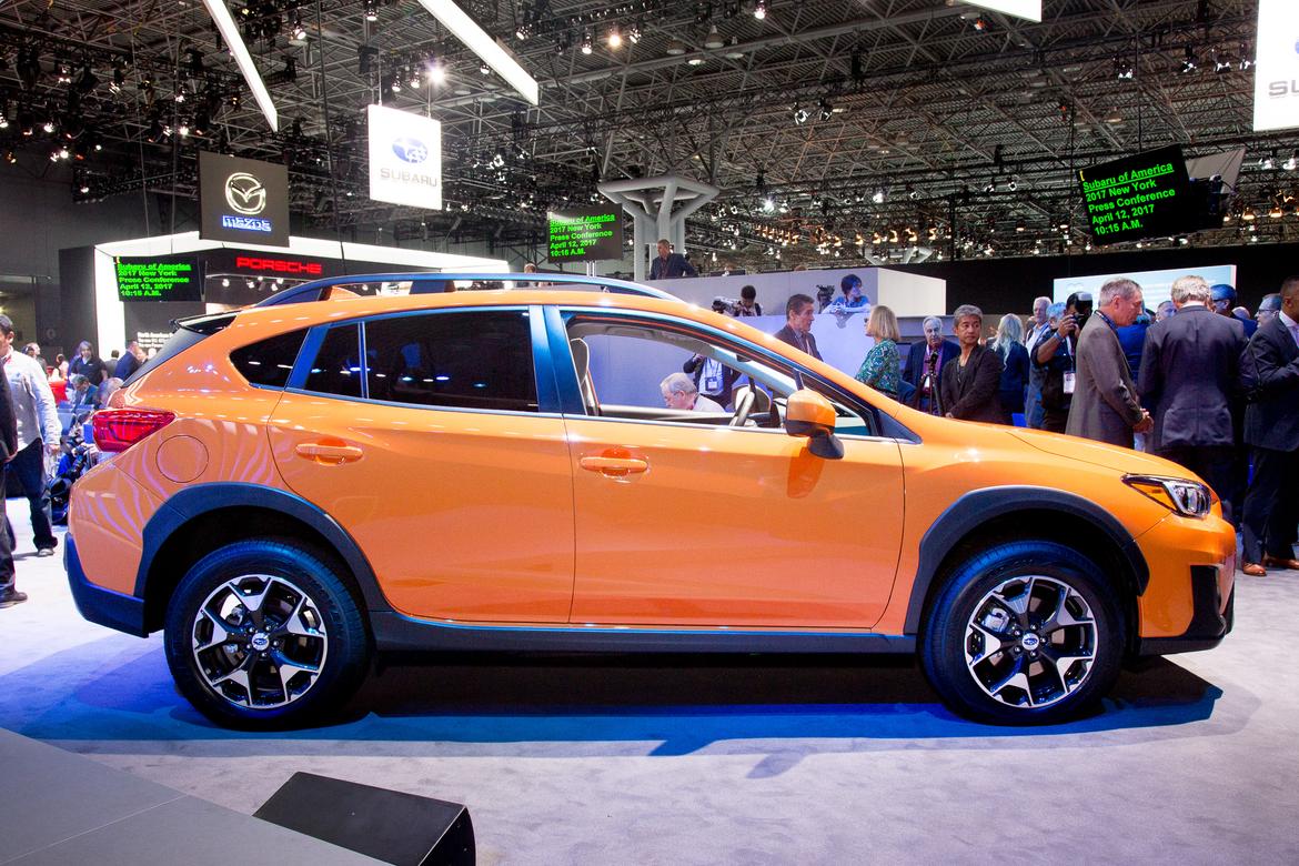 18Subaru_Crosstrek_AS_ES_09.jpg