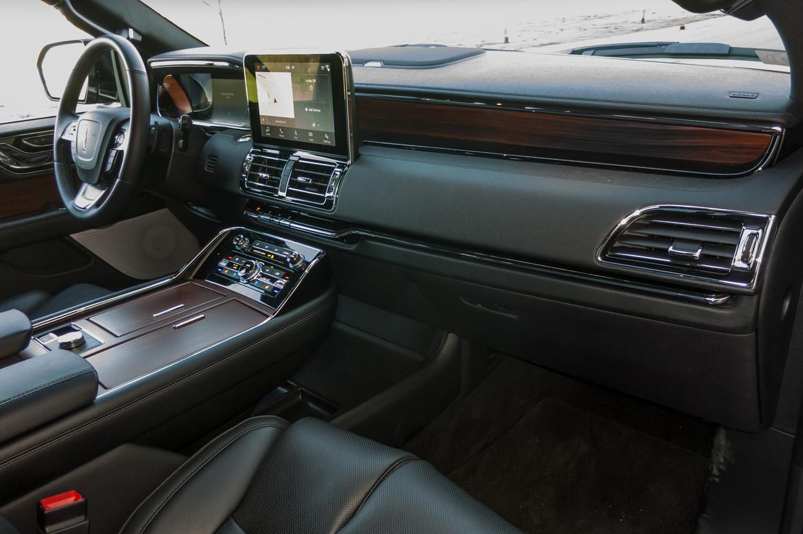 12-<a href=https://www.autopartmax.com/used-lincoln-engines>lincoln</a>-navigator-2018-front-row--interior.jpg