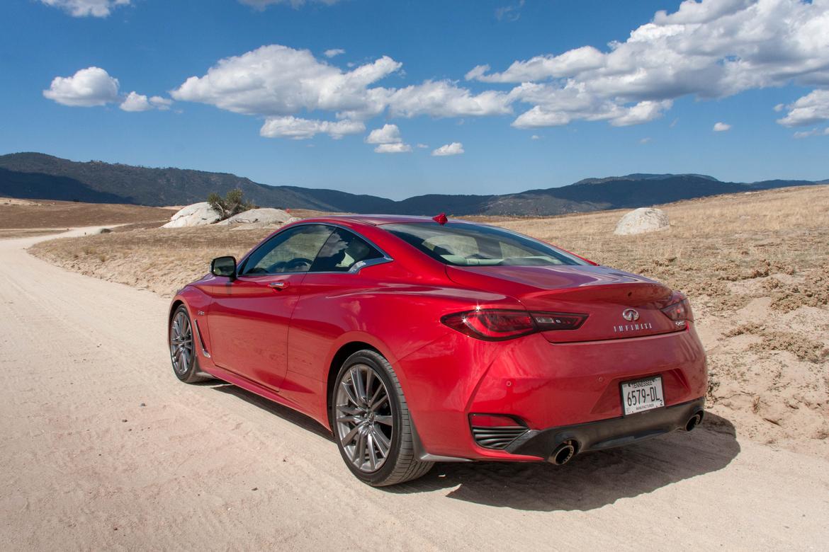 17Infiniti_Q60_FD_BW_08.jpg
