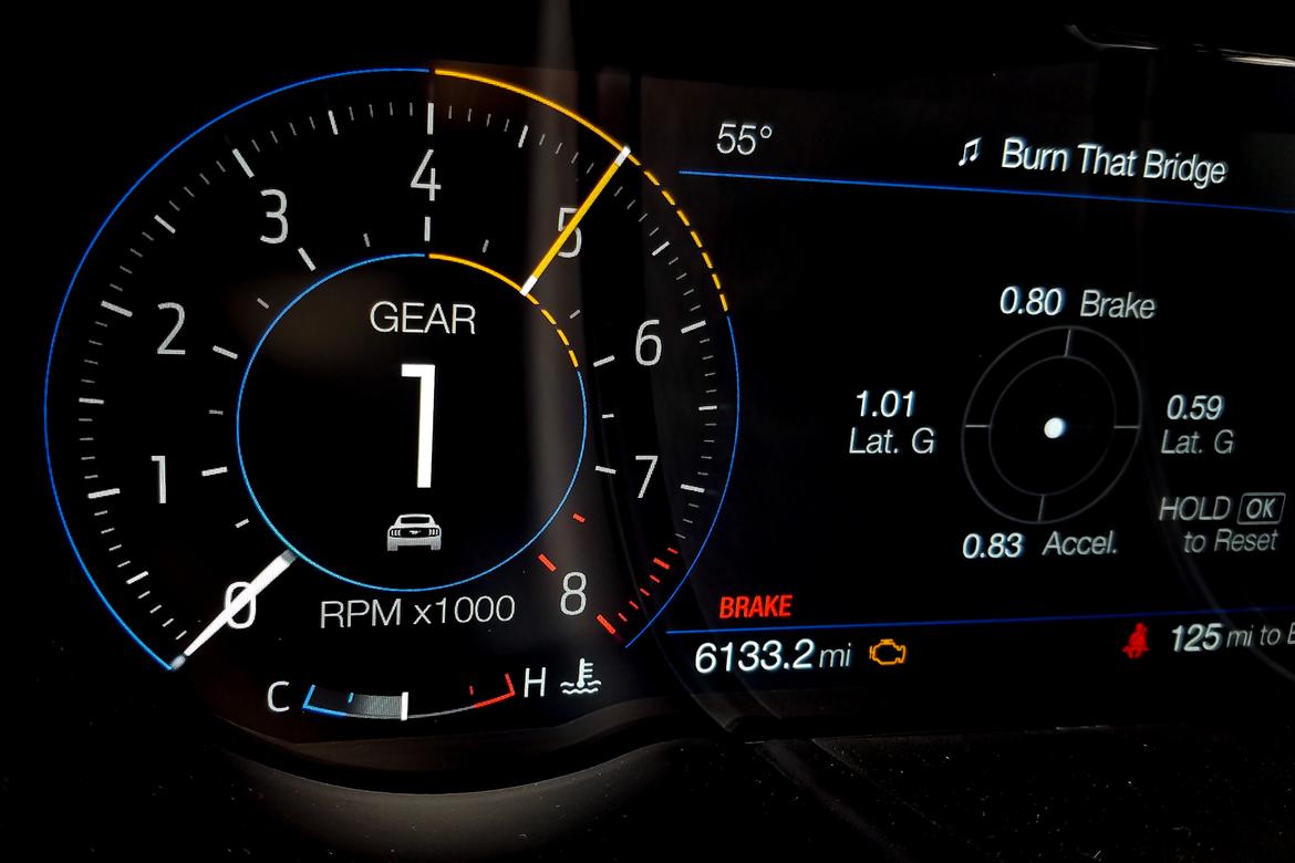 26-ford-mustang-bullitt-2019-instrument-panel--interior.jpg