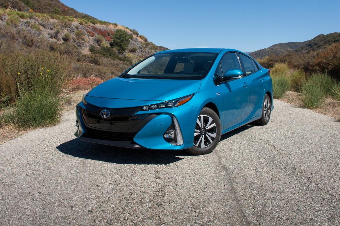 17Toyota_Prius-Prime_BW_03.jpg