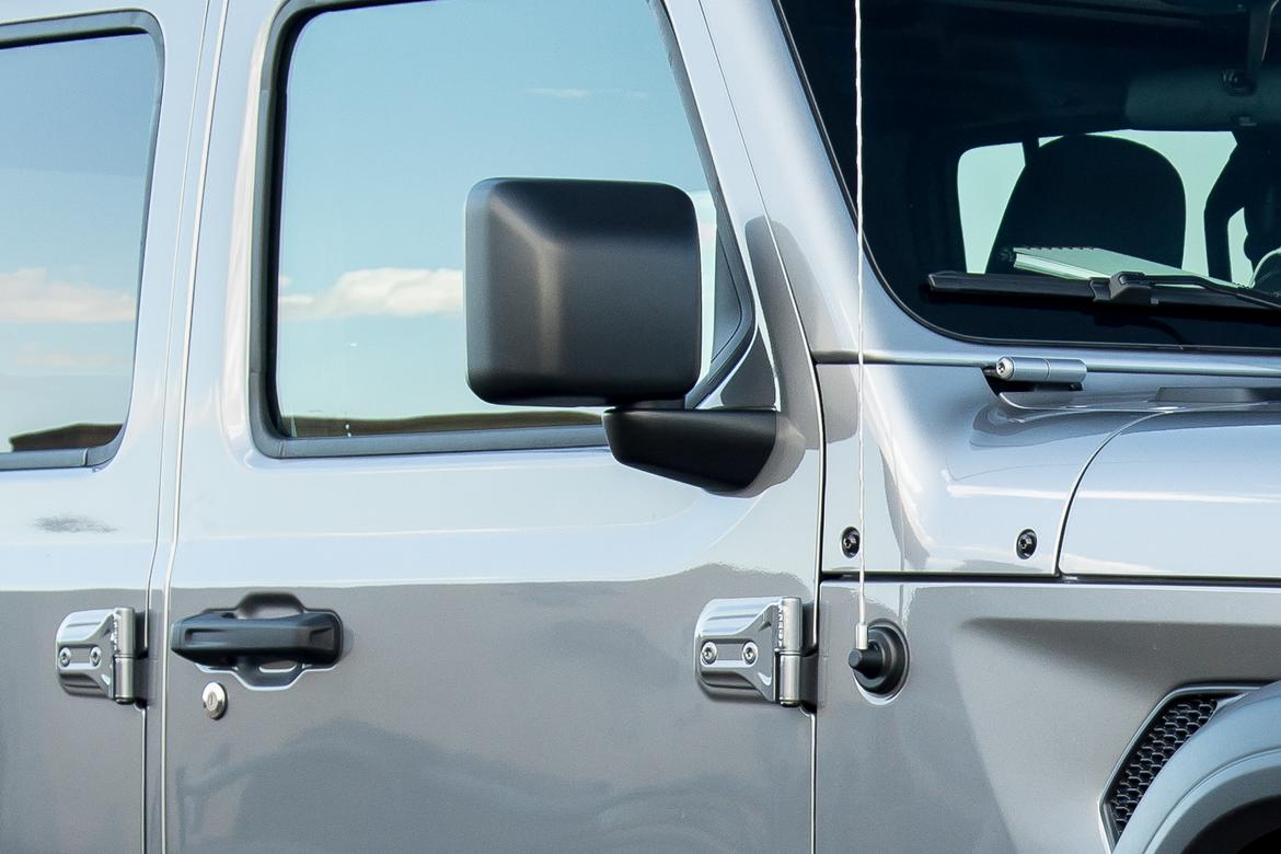 10-jeep-wrangler-2018-exterior-side view mirror-silver.jpg
