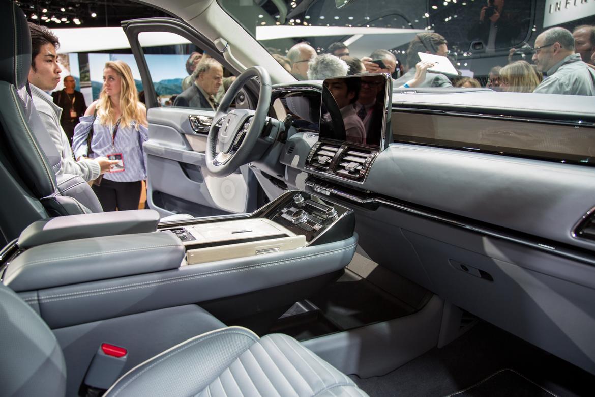 18Lincoln_Navigator_AS_AC_33.jpg