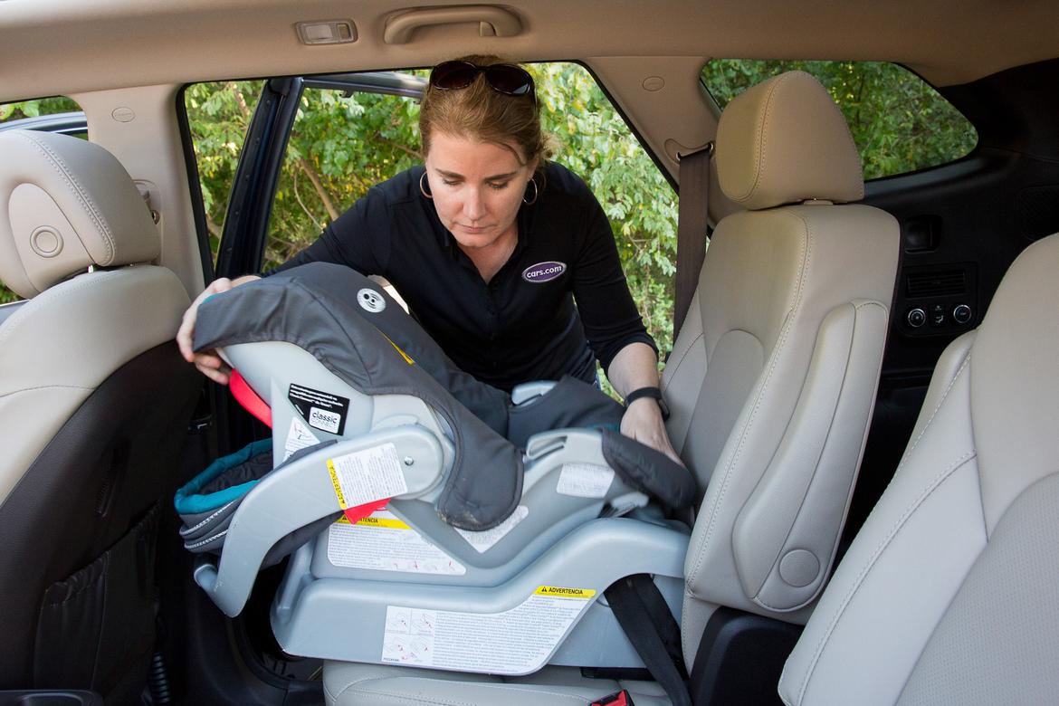 Hyundai Elantra: Securing a child restraint seat with child seat lower anchor system Hyundai Elantra: Securing a child restraint seat with child seat lower anchor system