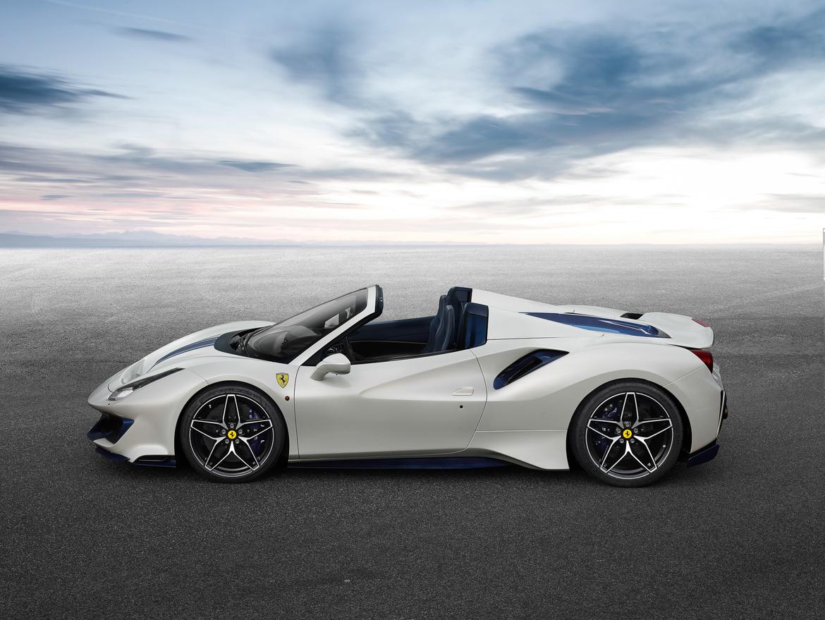 01-ferrari-488-pista-spider--blue--exterior--profile--white.jpg