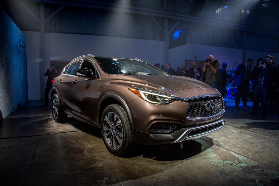 17Infiniti_QX30_AS_AC_07.jpg