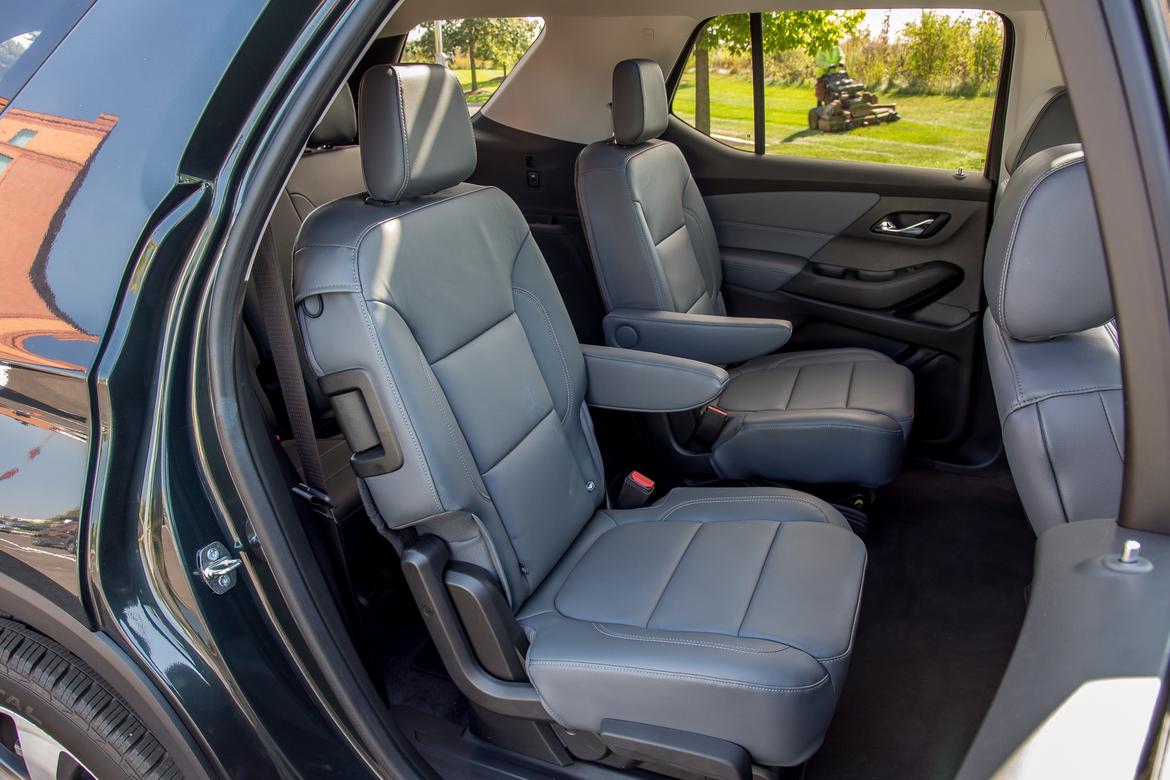 47-chevrolet-traverse-2018-interior-second row.jpg