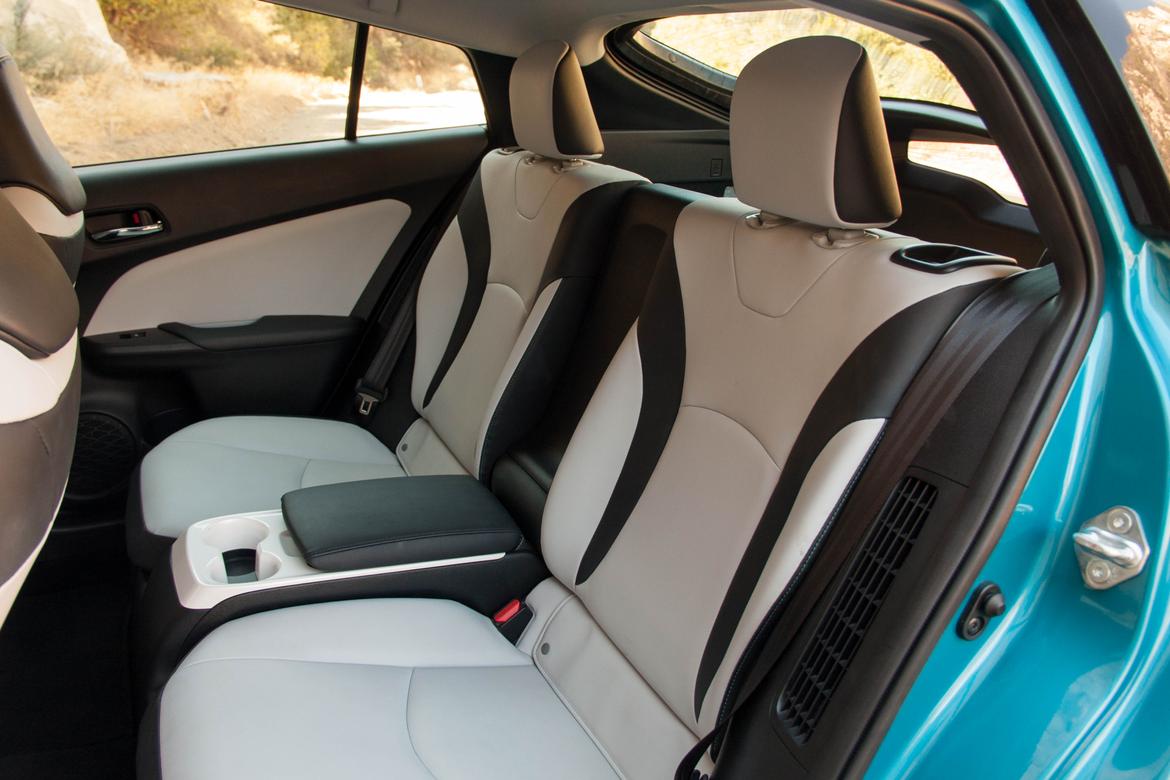 17Toyota_Prius-Prime_BW_12.jpg