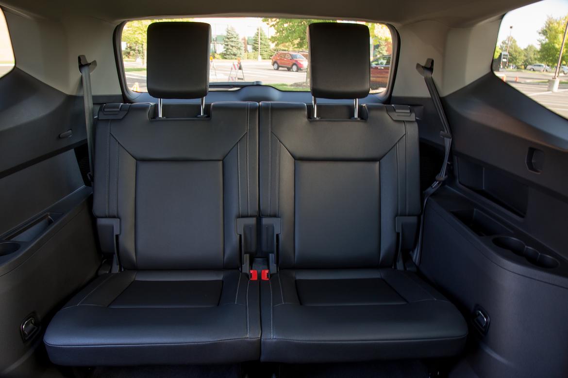 54-volkswagen-atlas-2018-cupholders-interior-third row.jpg