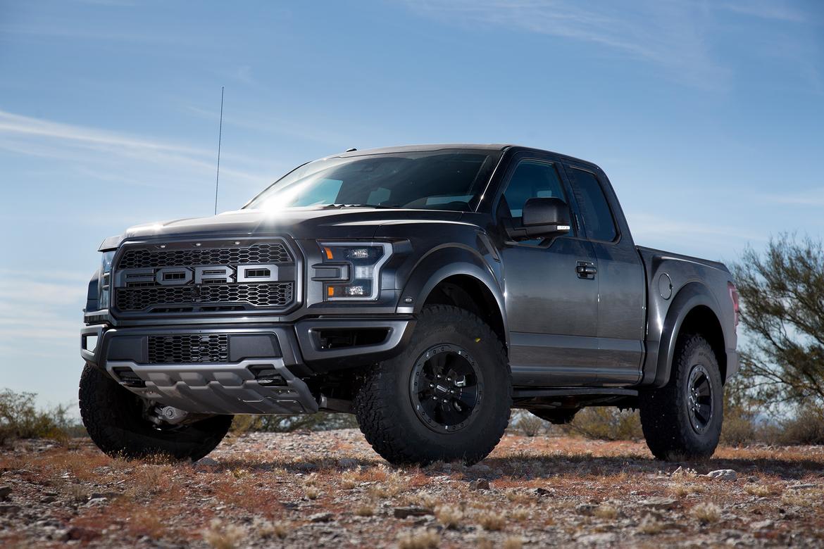 2000px-17Ford_F-150_Raptor_ES_32.jpg