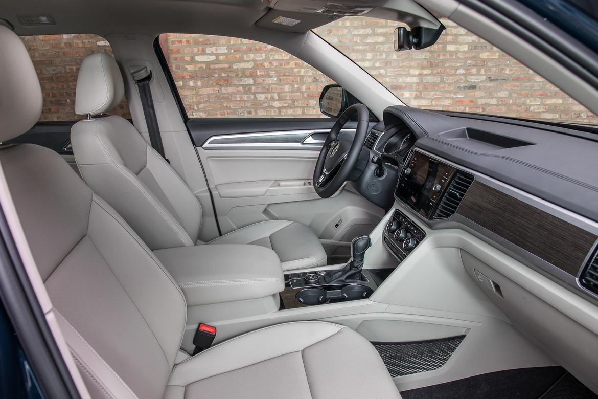 17-<a href=https://www.sharperedgeengines.com/used-volkswagen-engines>volkswagen</a>-atlas-2018-cockpit-shot-front-row-interior.jpg