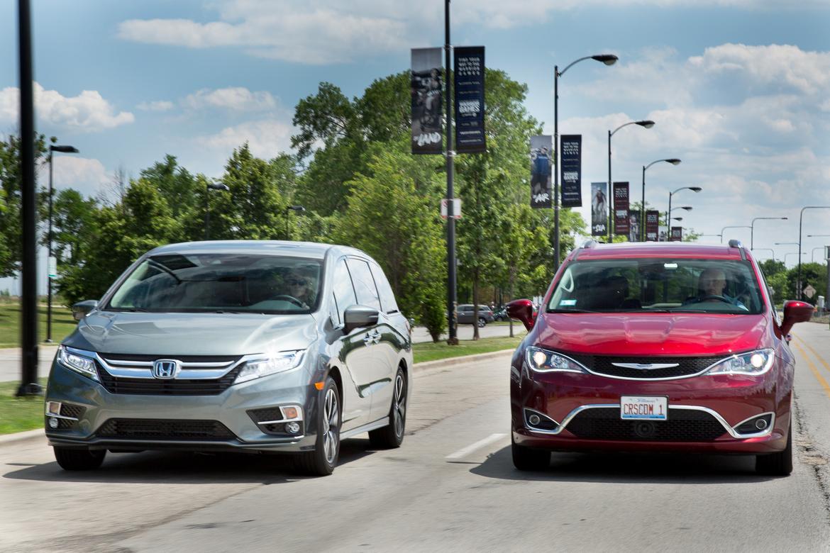 2017 Chrysler Pacifica Vs 2018 Honda Odyssey Minivan Matchup 17chrysler Pacifica Vs 18honda Odyssey Es 02 Jpg